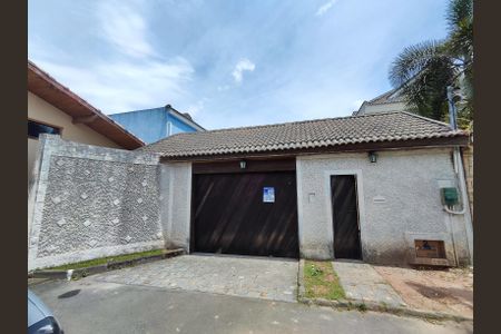 Casa de condomínio para alugar com 300m², 3 quartos e 2 vagasFachada