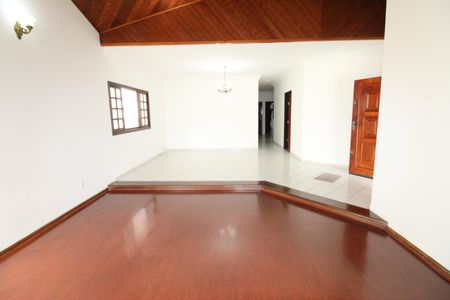 Sala de casa para alugar com 4 quartos, 250m² em Jardim das Colinas, São José dos Campos