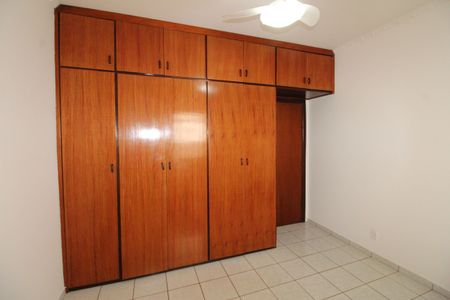 Casa de condomínio para alugar com 250m², 4 quartos e 4 vagasQuarto 2