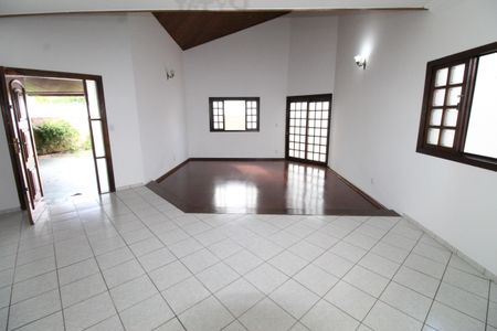 Sala de casa para alugar com 4 quartos, 250m² em Jardim das Colinas, São José dos Campos
