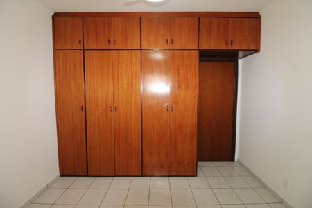 Casa de condomínio para alugar com 250m², 4 quartos e 4 vagasQuarto 2