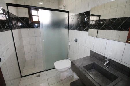 Casa de condomínio para alugar com 250m², 4 quartos e 4 vagasBanheiro