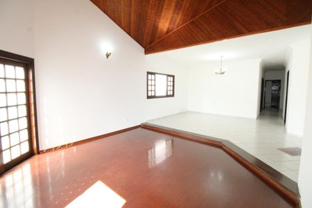 Sala de casa para alugar com 4 quartos, 250m² em Jardim das Colinas, São José dos Campos