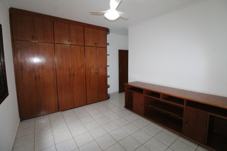 Casa de condomínio para alugar com 250m², 4 quartos e 4 vagasQuarto 3