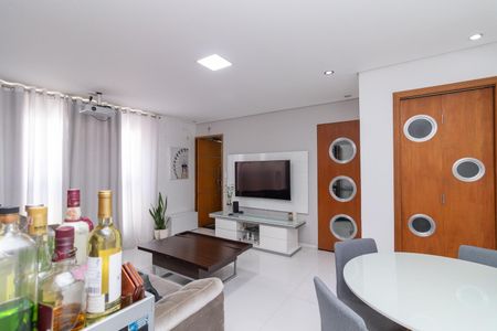 Sala de casa para alugar com 2 quartos, 71m² em Vila São Geraldo, São Paulo