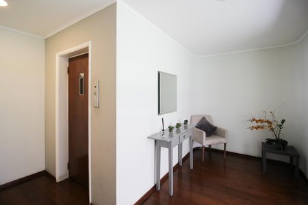 Apartamento à venda com 93m², 3 quartos e 2 vagas Apartamento à venda com 93m², 3 quartos e 2 vagasHall