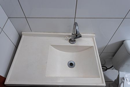 Banheiro de casa para alugar com 1 quarto, 40m² em Vila Carbone, São Paulo