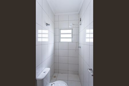 Banheiro de casa para alugar com 1 quarto, 40m² em Vila Carbone, São Paulo