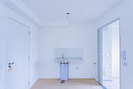 Sala e cozinha de apartamento para alugar com 2 quartos, 28m² em Jardim Jaragua (sao Domingos), São Paulo