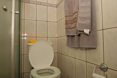 Casa à venda com 150m², 4 quartos e 2 vagasCasa 2 - Banheiro 1