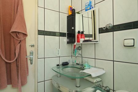 Casa à venda com 150m², 4 quartos e 2 vagasBanheiro 1