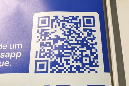 Casa à venda com 150m², 4 quartos e 2 vagasPlaca instalada no portão - Código da placa: ZNHJ-1312