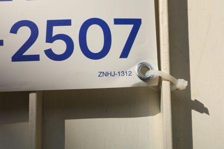 Casa à venda com 150m², 4 quartos e 2 vagasPlaca instalada no portão - Código da placa: ZNHJ-1312