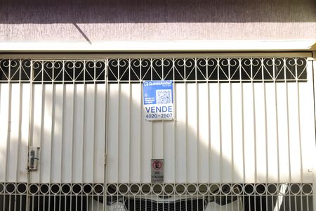 Casa à venda com 150m², 4 quartos e 2 vagasPlaca instalada no portão - Código da placa: ZNHJ-1312