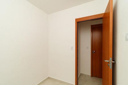Quarto de apartamento à venda com 2 quartos, 34m² em Vila Mazzei, São Paulo
