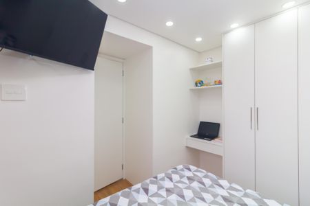 Quarto 1 de apartamento à venda com 2 quartos, 40m² em Vila Carmosina, São Paulo