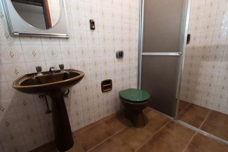 Casa para alugar com 205m², 3 quartos e 4 vagasBanheiro da Suíte 1