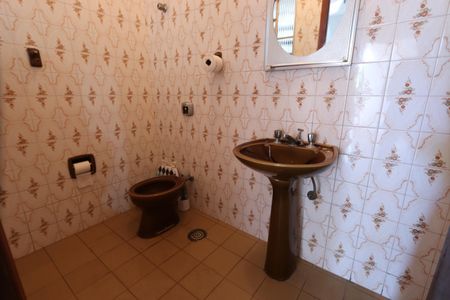 Casa para alugar com 205m², 3 quartos e 4 vagasBanheiro 