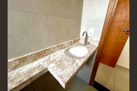 Casa à venda com 120m², 3 quartos e 2 vagasBanheiro da Suíte 1