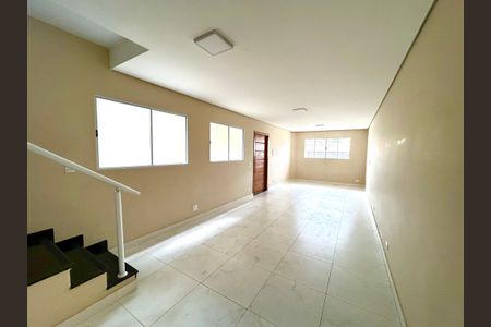 Casa à venda com 120m², 3 quartos e 2 vagasSala