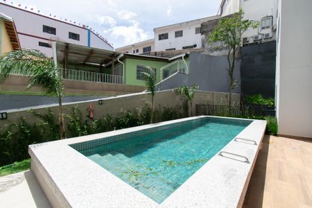 Apartamento à venda com 35m², 2 quartos e sem vagaÁrea comum - Piscina