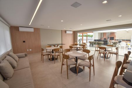 Apartamento à venda com 134m², 3 quartos e 3 vagas Apartamento à venda com 134m², 3 quartos e 3 vagasÁrea comum - Salão de festas