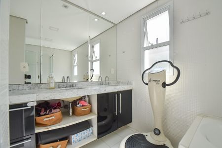 Apartamento à venda com 134m², 3 quartos e 3 vagas Apartamento à venda com 134m², 3 quartos e 3 vagasBanheiro da suíte