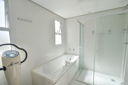 Apartamento à venda com 134m², 3 quartos e 3 vagas Apartamento à venda com 134m², 3 quartos e 3 vagasBanheiro da suíte