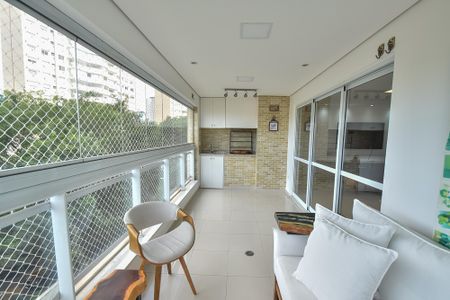 Apartamento à venda com 134m², 3 quartos e 3 vagas Apartamento à venda com 134m², 3 quartos e 3 vagasVaranda