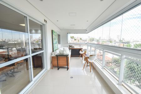 Apartamento à venda com 134m², 3 quartos e 3 vagas Apartamento à venda com 134m², 3 quartos e 3 vagasVaranda