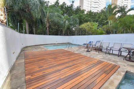 Apartamento à venda com 134m², 3 quartos e 3 vagas Apartamento à venda com 134m², 3 quartos e 3 vagasÁrea comum - Piscina