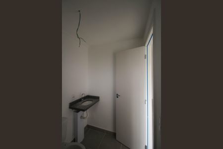 Banheiro de kitnet/studio à venda com 0 quarto, 23m² em Vila Ema, São Paulo