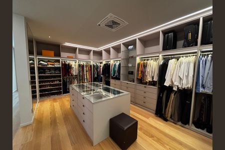 Casa de condomínio à venda com 1500m², 5 quartos e 3 vagasCloset da suíte 4