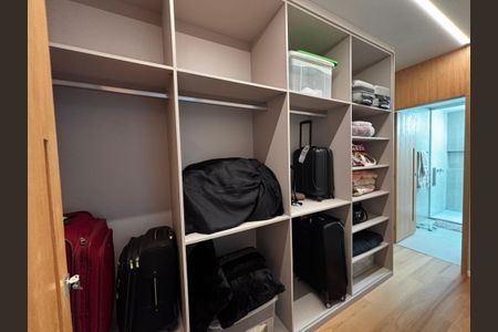 Casa de condomínio à venda com 1500m², 5 quartos e 3 vagasCloset da suíte 2