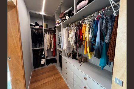 Casa de condomínio à venda com 1500m², 5 quartos e 3 vagasCloset da Suíte 5