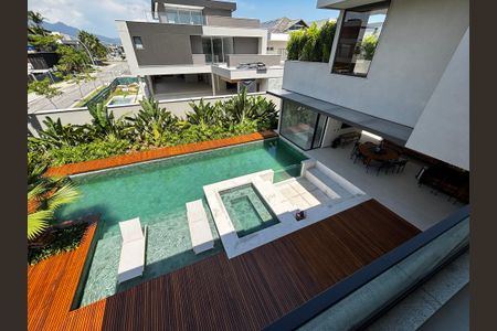 Casa de condomínio à venda com 1500m², 5 quartos e 3 vagasVista