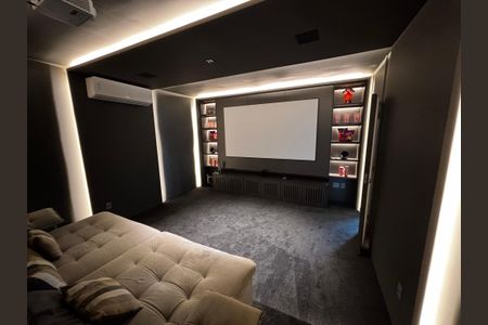Casa de condomínio à venda com 1500m², 5 quartos e 3 vagasSala de cinema