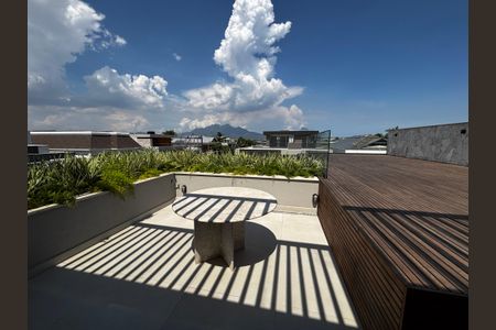 Casa de condomínio à venda com 1500m², 5 quartos e 3 vagasVaranda