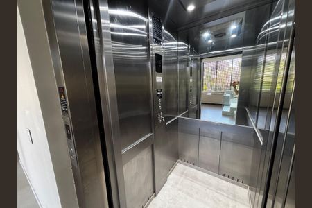 Casa de condomínio à venda com 1500m², 5 quartos e 3 vagasElevador