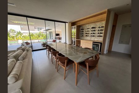 Casa de condomínio à venda com 1500m², 5 quartos e 3 vagasSala