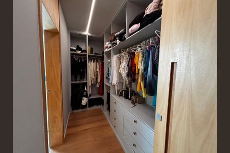 Casa de condomínio à venda com 1500m², 5 quartos e 3 vagasCloset da Suíte 5