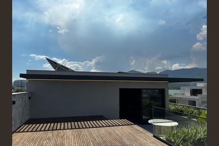 Casa de condomínio à venda com 1500m², 5 quartos e 3 vagasVaranda 