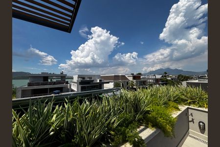 Casa de condomínio à venda com 1500m², 5 quartos e 3 vagasVaranda