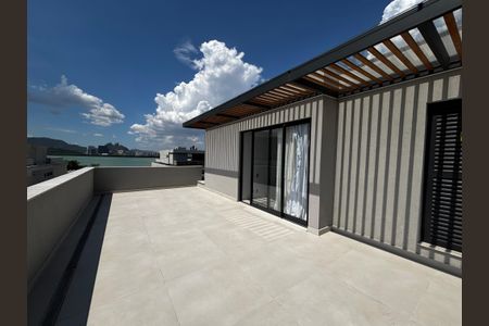 Casa de condomínio à venda com 1500m², 5 quartos e 3 vagasVaranda