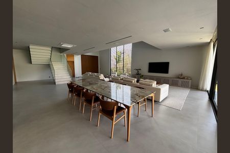 Casa de condomínio à venda com 1500m², 5 quartos e 3 vagasSala