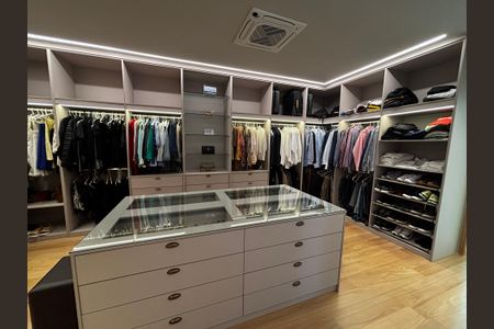 Casa de condomínio à venda com 1500m², 5 quartos e 3 vagasCloset da suíte 4