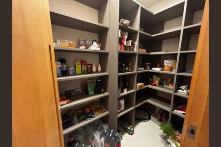 Casa de condomínio à venda com 1500m², 5 quartos e 3 vagasDespensa