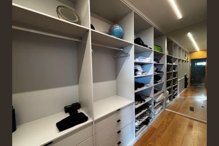 Casa de condomínio à venda com 1500m², 5 quartos e 3 vagasCloset da suíte 3