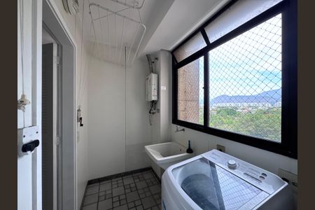 Apartamento à venda com 165m², 3 quartos e 2 vagas Apartamento à venda com 165m², 3 quartos e 2 vagasCozinha e Área de Serviço