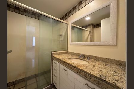 Apartamento à venda com 165m², 3 quartos e 2 vagas Apartamento à venda com 165m², 3 quartos e 2 vagasSuíte 1 - Banheiro